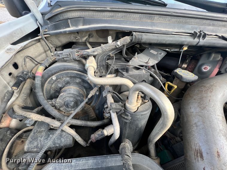 image for item ID9623 2005 Ford F550 Super Duty XLT  Crew Cab flatbed truck