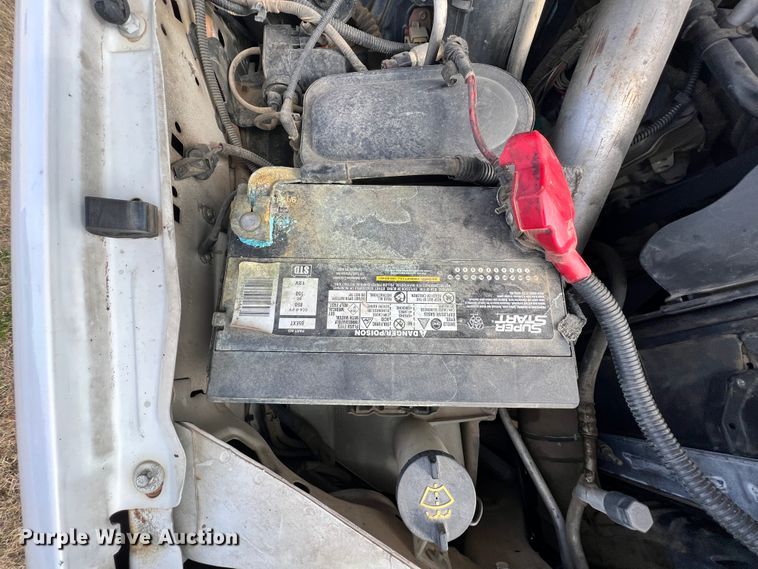 image for item ID9623 2005 Ford F550 Super Duty XLT  Crew Cab flatbed truck