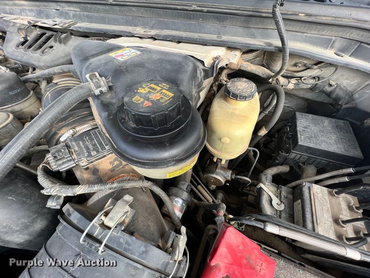 image for item ID9623 2005 Ford F550 Super Duty XLT  Crew Cab flatbed truck