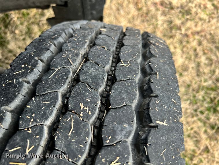 image for item ID9623 2005 Ford F550 Super Duty XLT  Crew Cab flatbed truck