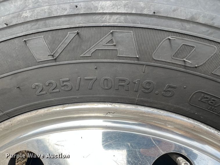 image for item ID9623 2005 Ford F550 Super Duty XLT  Crew Cab flatbed truck