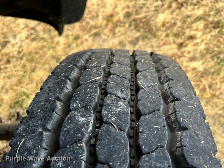 image for item ID9623 2005 Ford F550 Super Duty XLT  Crew Cab flatbed truck