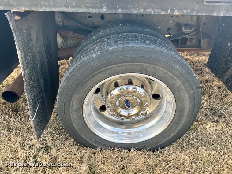 image for item ID9623 2005 Ford F550 Super Duty XLT  Crew Cab flatbed truck