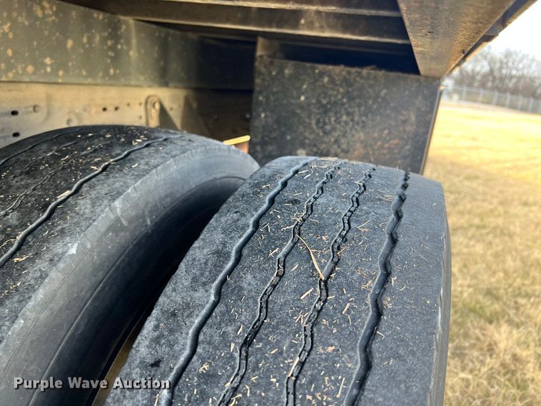 image for item ID9623 2005 Ford F550 Super Duty XLT  Crew Cab flatbed truck