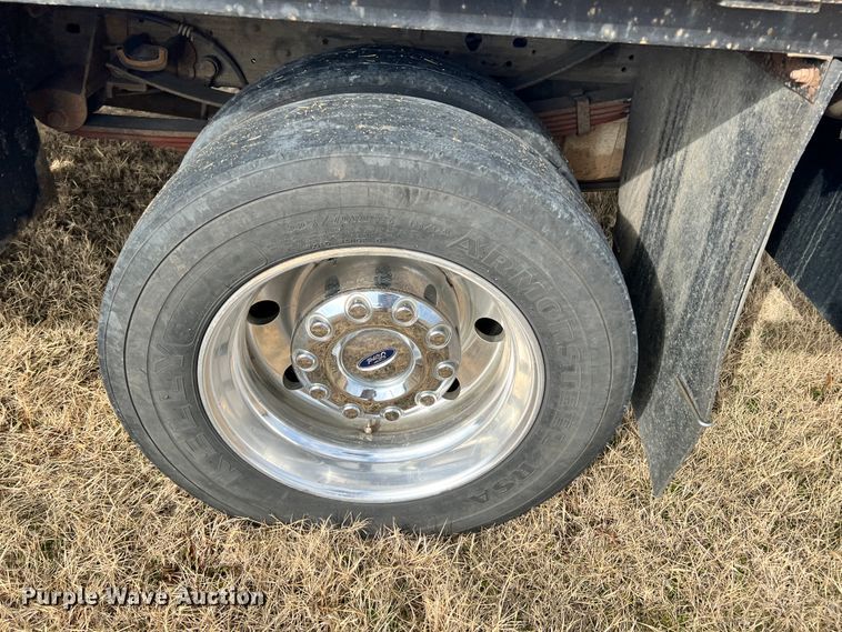 image for item ID9623 2005 Ford F550 Super Duty XLT  Crew Cab flatbed truck