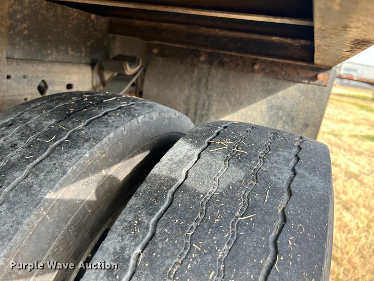 image for item ID9623 2005 Ford F550 Super Duty XLT  Crew Cab flatbed truck