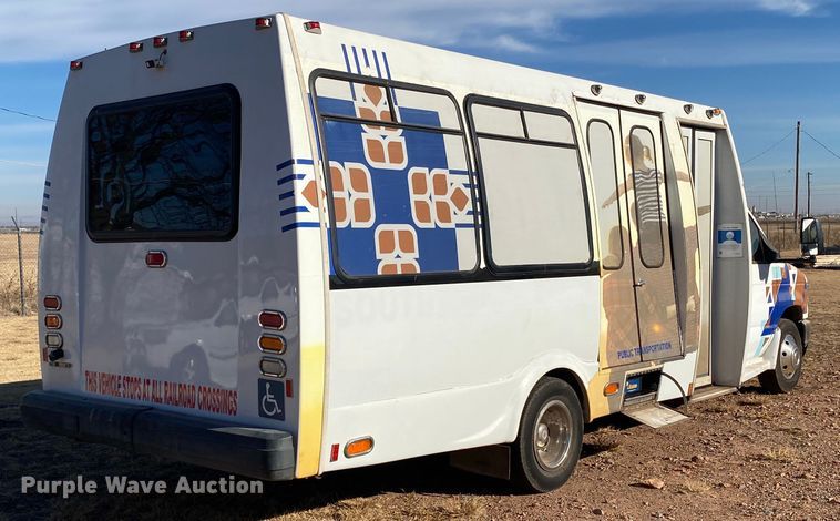 image for item IG9276 2009 Ford E450  shuttle bus
