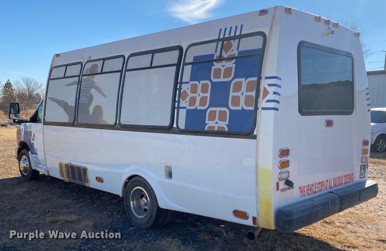 image for item IG9276 2009 Ford E450  shuttle bus