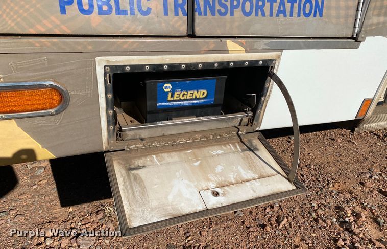 image for item IG9276 2009 Ford E450  shuttle bus