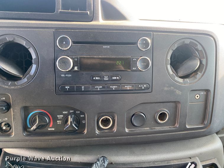 image for item IG9276 2009 Ford E450  shuttle bus