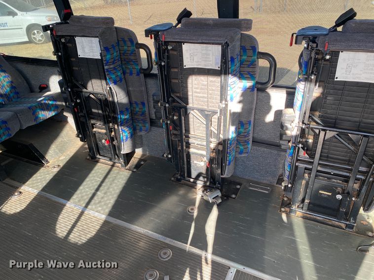 image for item IG9276 2009 Ford E450  shuttle bus