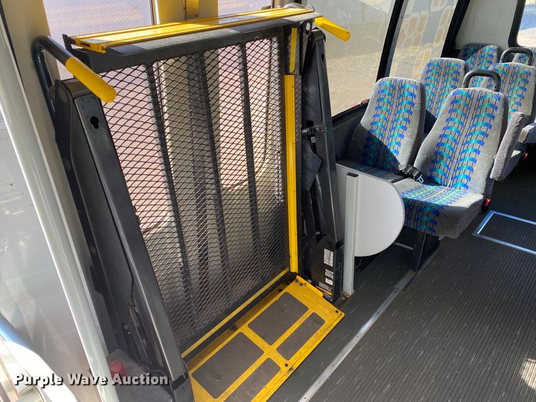 image for item IG9276 2009 Ford E450  shuttle bus