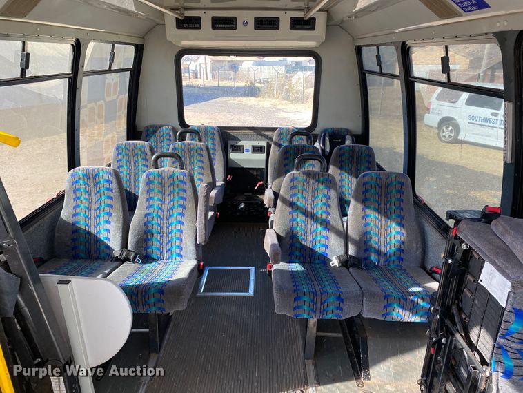 image for item IG9276 2009 Ford E450  shuttle bus