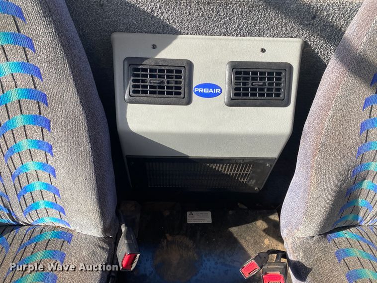 image for item IG9276 2009 Ford E450  shuttle bus