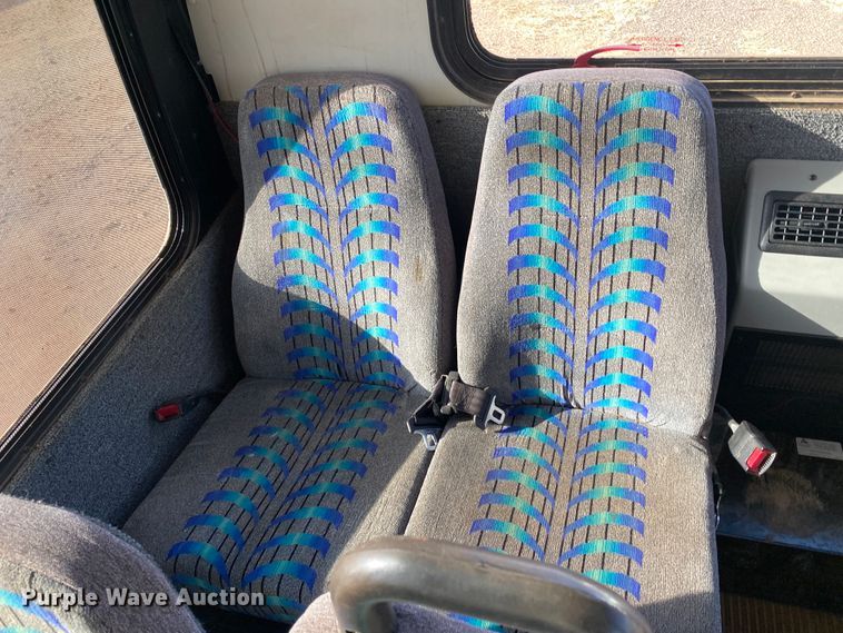 image for item IG9276 2009 Ford E450  shuttle bus