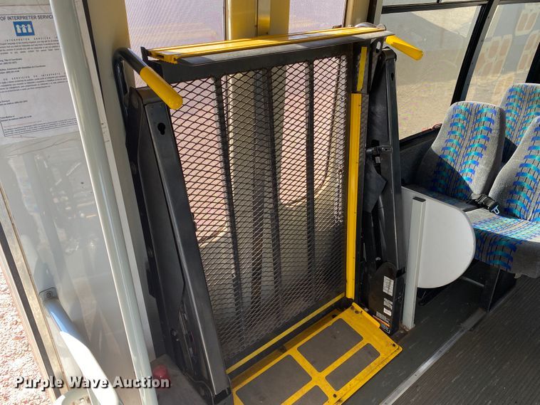 image for item IG9276 2009 Ford E450  shuttle bus