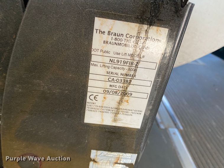 image for item IG9276 2009 Ford E450  shuttle bus