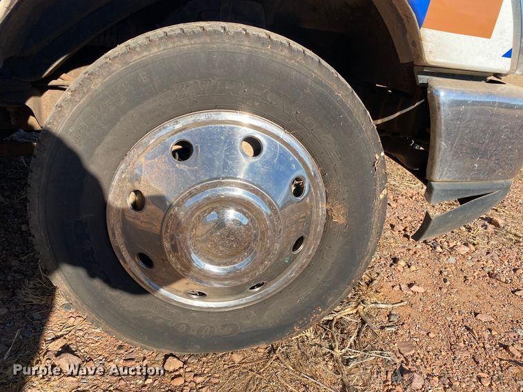 image for item IG9276 2009 Ford E450  shuttle bus