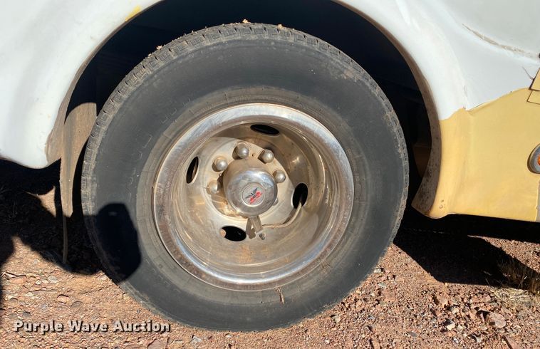 image for item IG9276 2009 Ford E450  shuttle bus