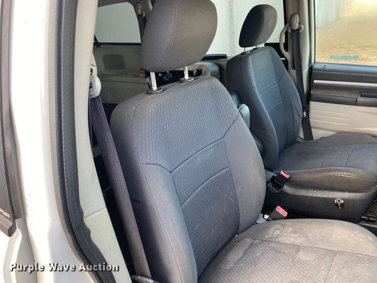 image for item IG9277 2010 Dodge Grand Caravan SE  handicap accessible van