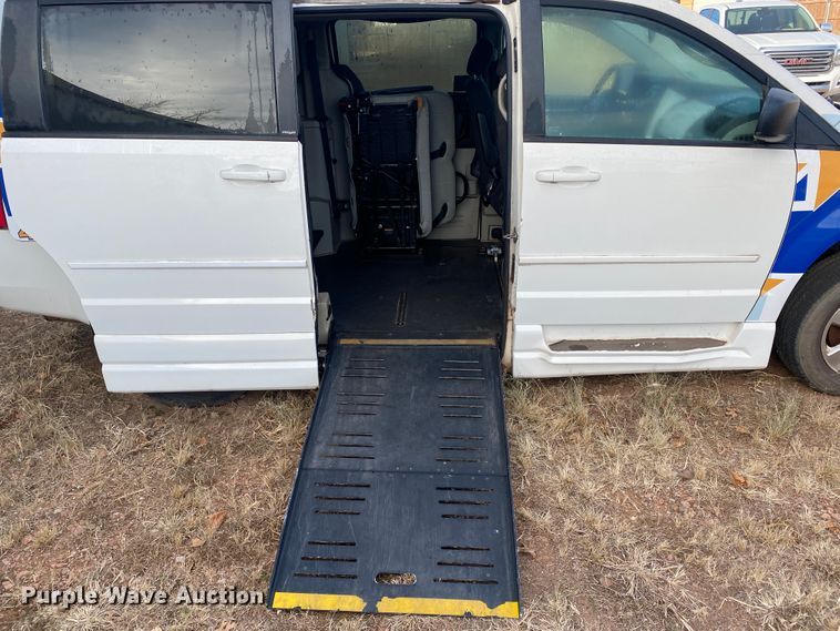 image for item IG9277 2010 Dodge Grand Caravan SE  handicap accessible van