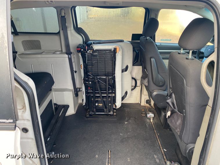 image for item IG9277 2010 Dodge Grand Caravan SE  handicap accessible van