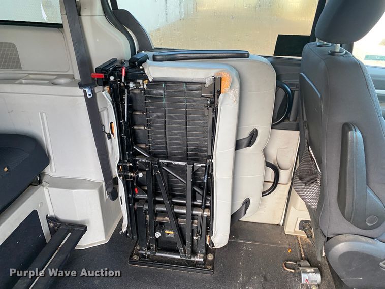 image for item IG9277 2010 Dodge Grand Caravan SE  handicap accessible van