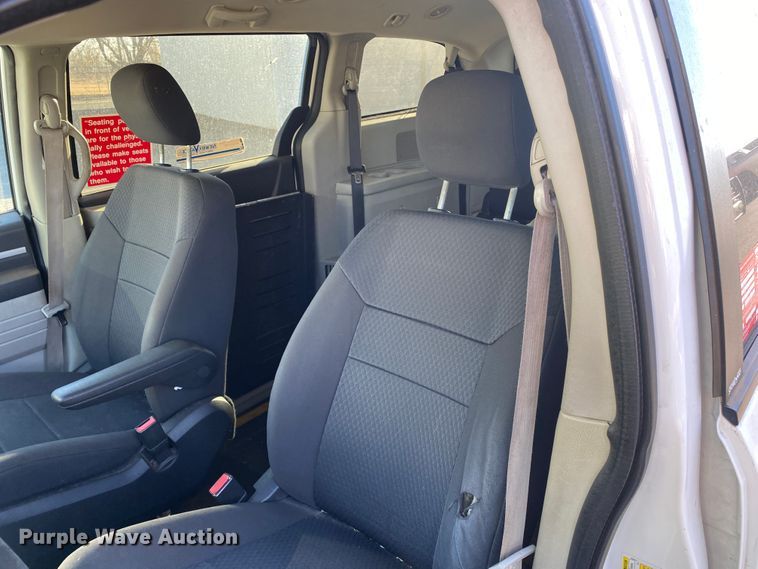 image for item IG9279 2010 Dodge Grand Caravan SE  handicap accessible van