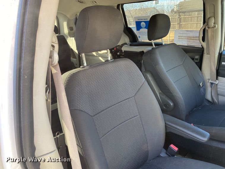 image for item IG9279 2010 Dodge Grand Caravan SE  handicap accessible van