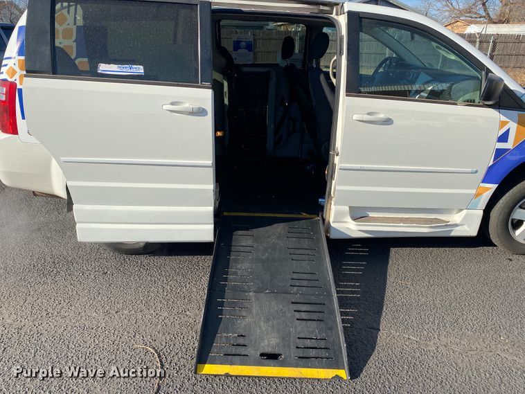 image for item IG9279 2010 Dodge Grand Caravan SE  handicap accessible van