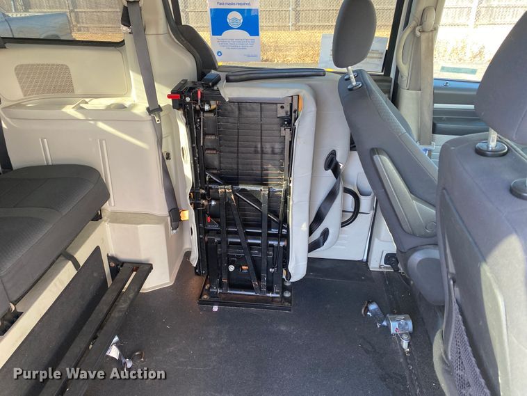image for item IG9279 2010 Dodge Grand Caravan SE  handicap accessible van