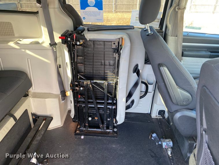 image for item IG9279 2010 Dodge Grand Caravan SE  handicap accessible van