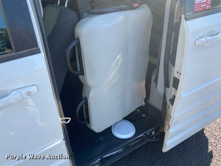 image for item IG9279 2010 Dodge Grand Caravan SE  handicap accessible van