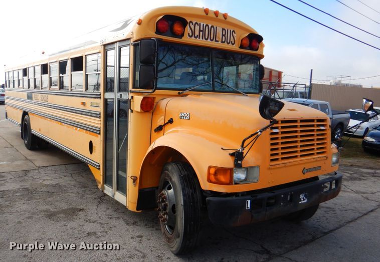 image for item IG9543 2001 International 3800  school bus