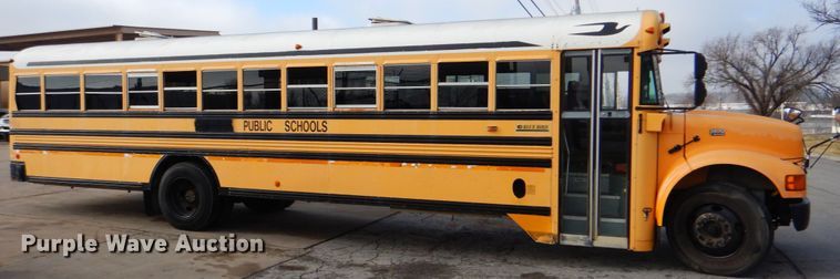 image for item IG9543 2001 International 3800  school bus