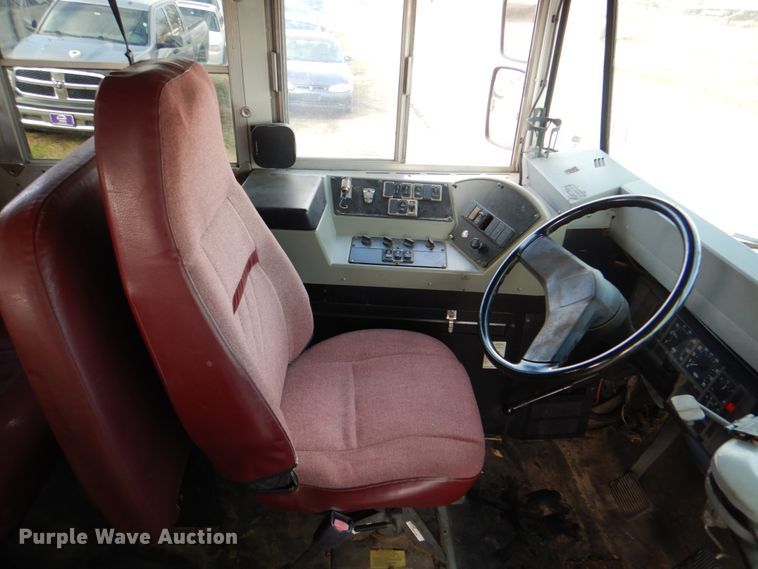 image for item IG9543 2001 International 3800  school bus