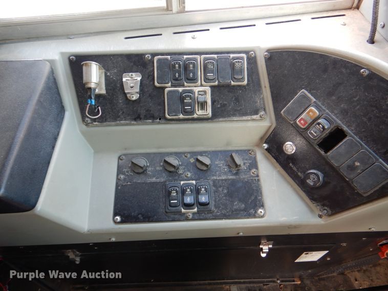 image for item IG9543 2001 International 3800  school bus