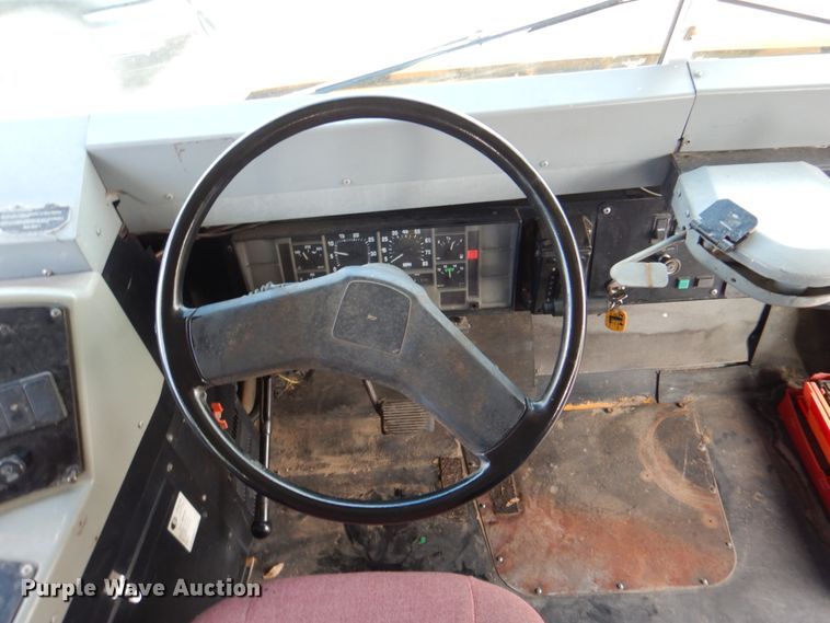 image for item IG9543 2001 International 3800  school bus