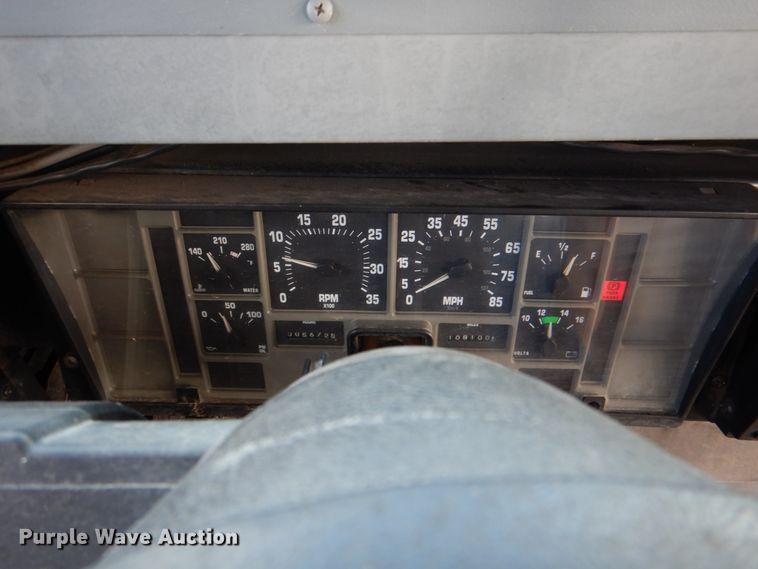 image for item IG9543 2001 International 3800  school bus