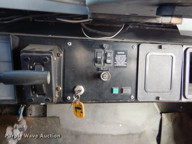 image for item IG9543 2001 International 3800  school bus