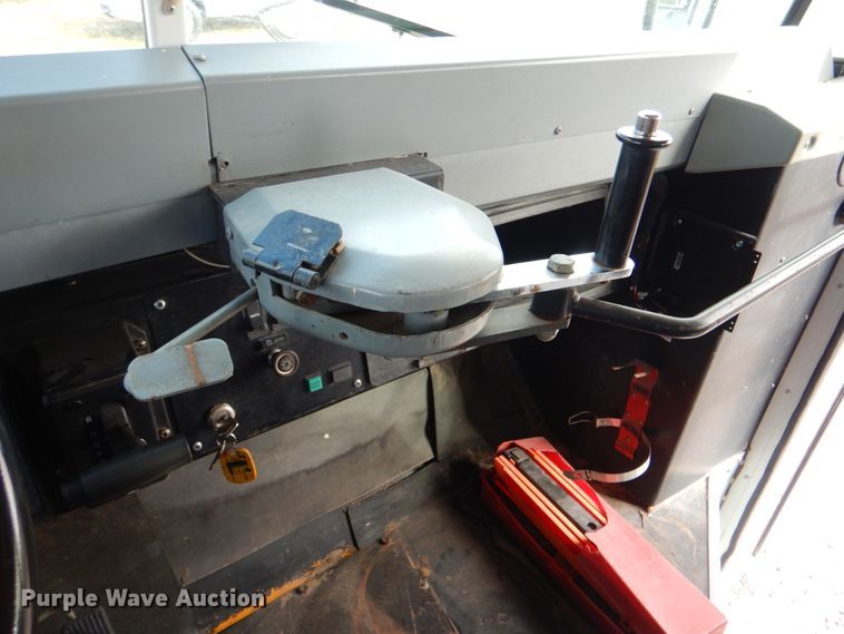 image for item IG9543 2001 International 3800  school bus