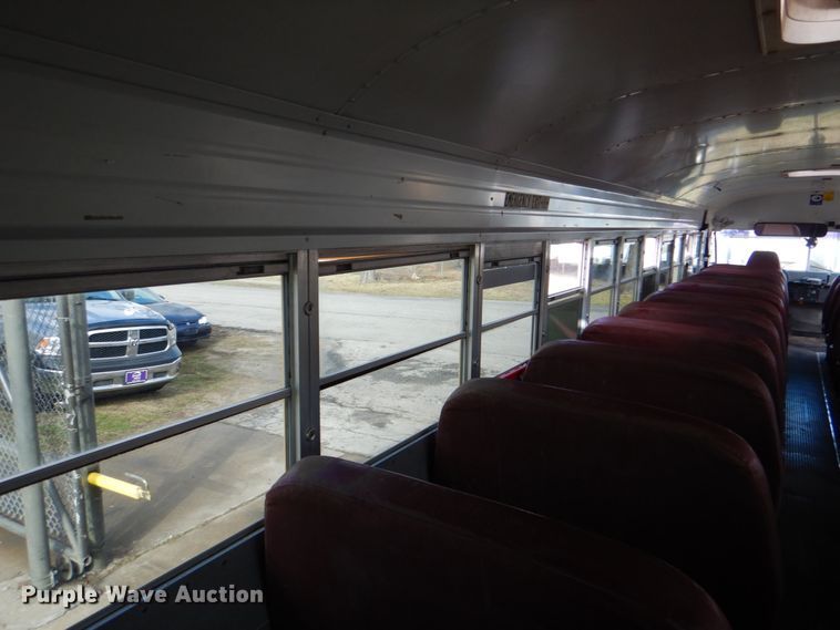 image for item IG9543 2001 International 3800  school bus