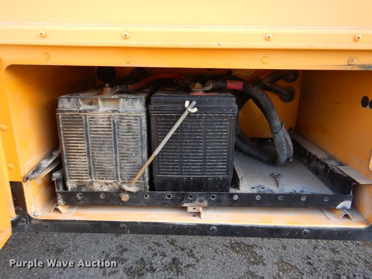 image for item IG9543 2001 International 3800  school bus