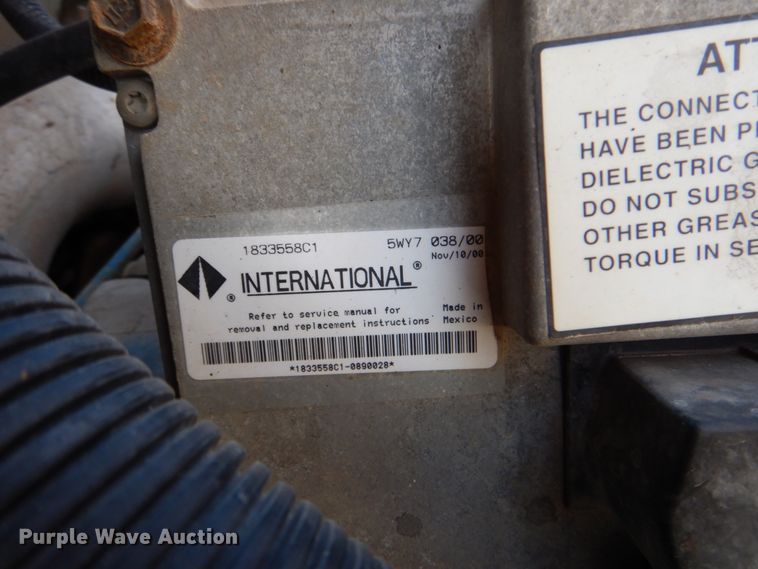 image for item IG9543 2001 International 3800  school bus