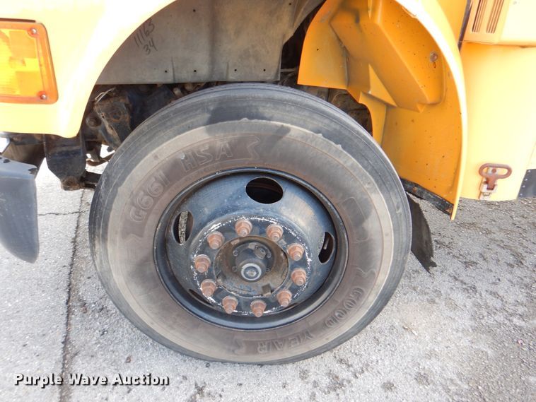 image for item IG9543 2001 International 3800  school bus