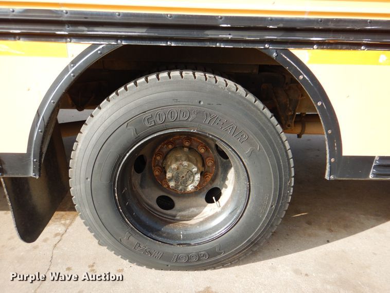 image for item IG9543 2001 International 3800  school bus