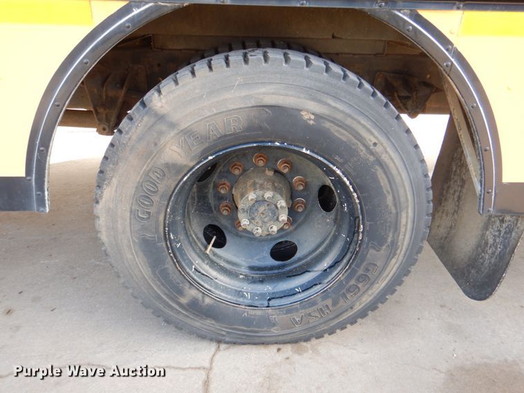 image for item IG9543 2001 International 3800  school bus