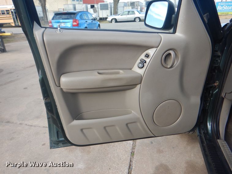 image for item IG9563 2003 Jeep Liberty  SUV