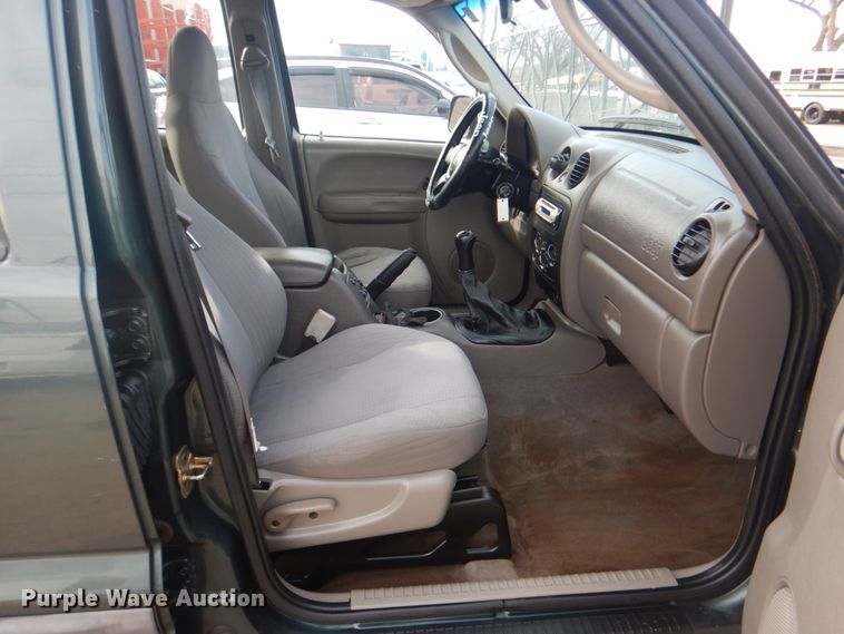 image for item IG9563 2003 Jeep Liberty  SUV