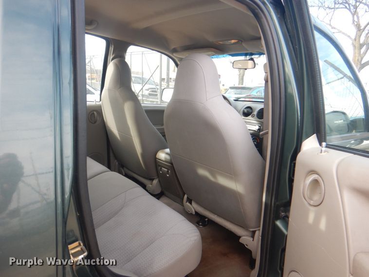 image for item IG9563 2003 Jeep Liberty  SUV